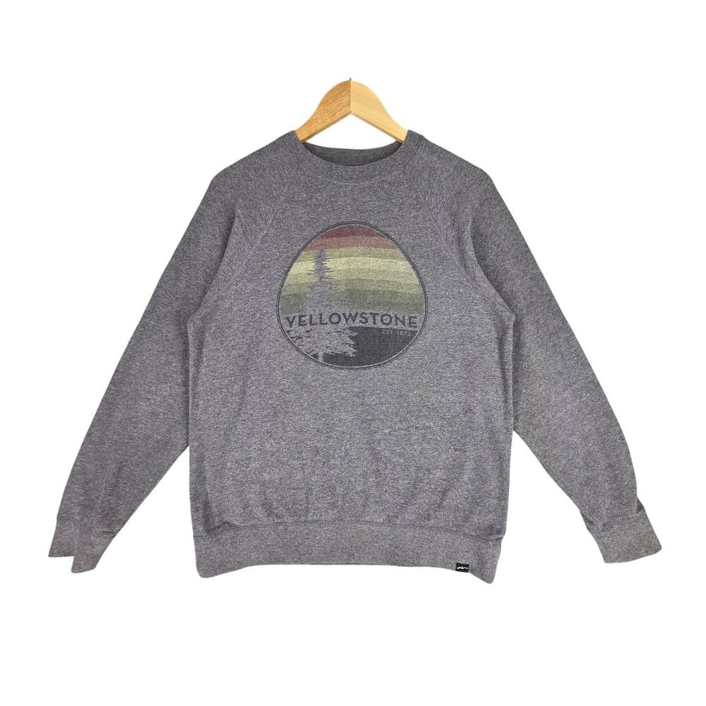 TECHSTYLES YELLOWSTONE GRAPHIC GRAY SWEATSHIRT – SIZE S – NATIONAL PARK TRIBUTE